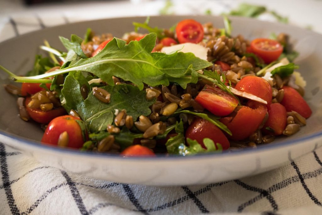 Farro pomodorini, rucola e grana