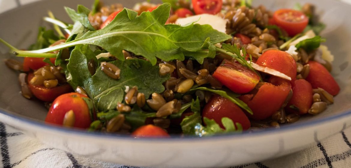 Farro pomodorini, rucola e grana