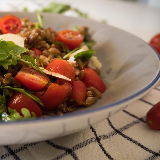 Piatto di farro e pomodorini